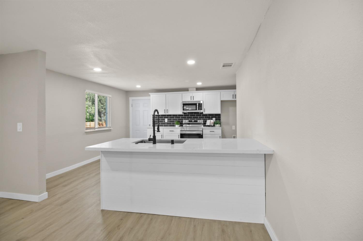 Detail Gallery Image 8 of 33 For 18826 Ca-113, Knights Landing,  CA 95645 - 3 Beds | 1 Baths