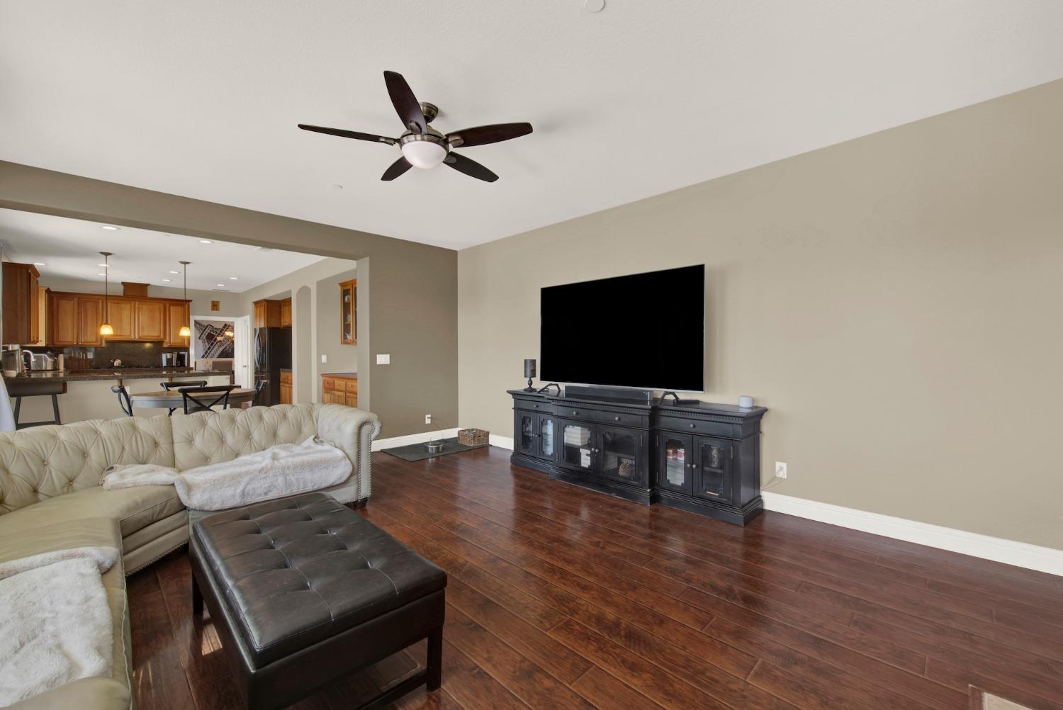 Detail Gallery Image 24 of 82 For 33565 Wildwing Dr, Woodland,  CA 95695 - 4 Beds | 2/1 Baths