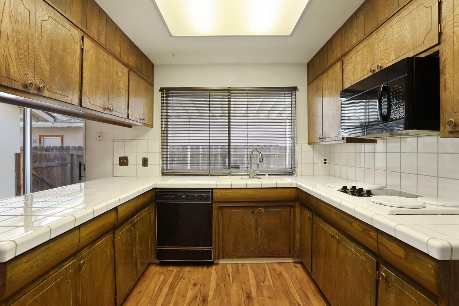 Detail Gallery Image 9 of 36 For 219 Mckelvey Ave, Stockton,  CA 95210 - 3 Beds | 2 Baths
