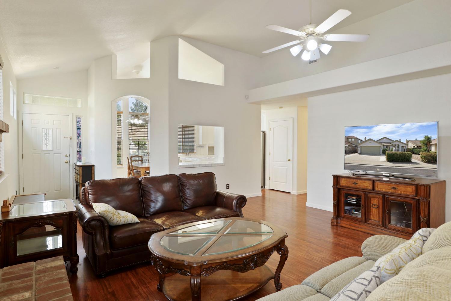 Detail Gallery Image 12 of 40 For 2039 London Ave, Manteca,  CA 95336 - 4 Beds | 2 Baths