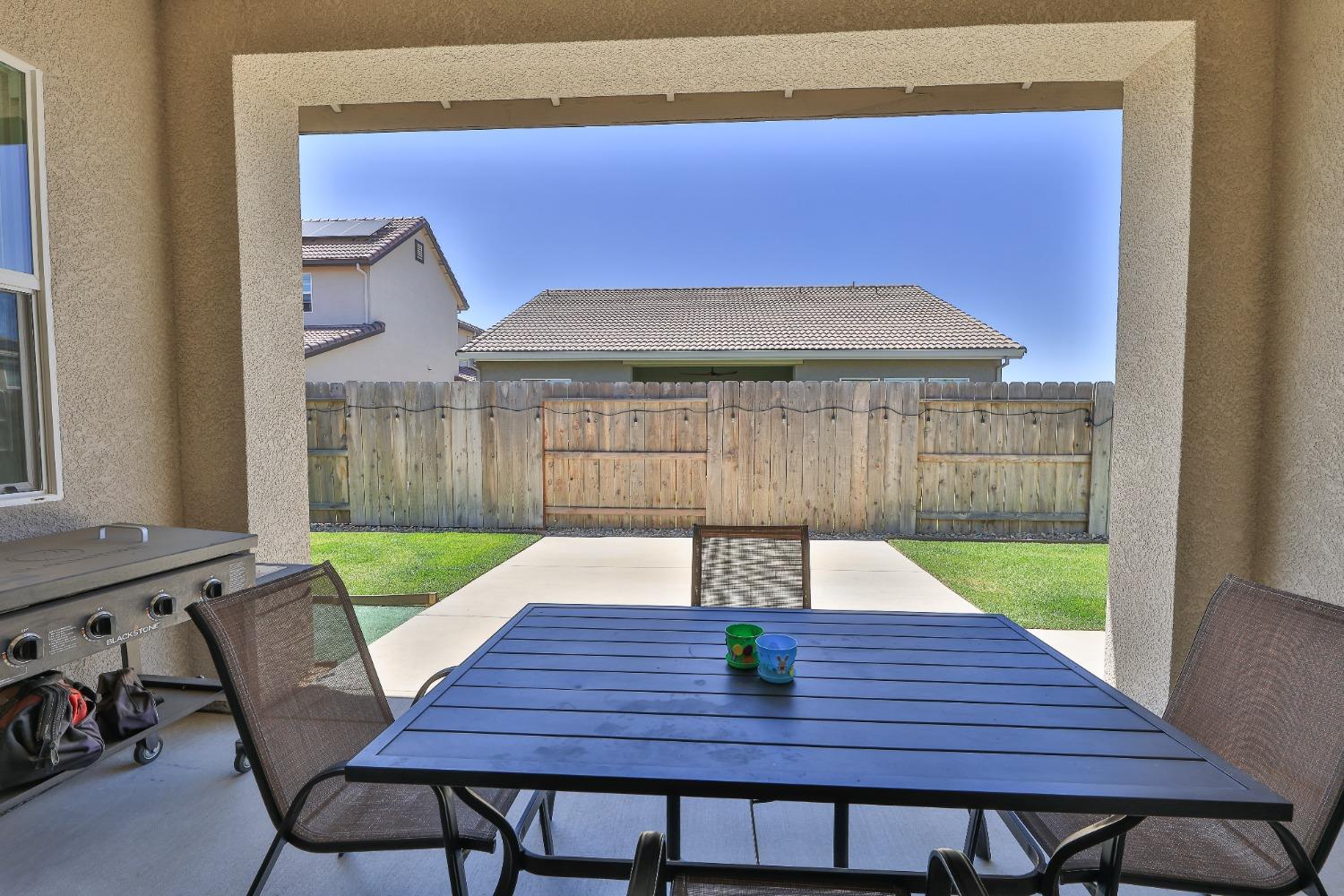 Detail Gallery Image 39 of 52 For 2403 Tribeca Ave, Manteca,  CA 95337 - 3 Beds | 3 Baths
