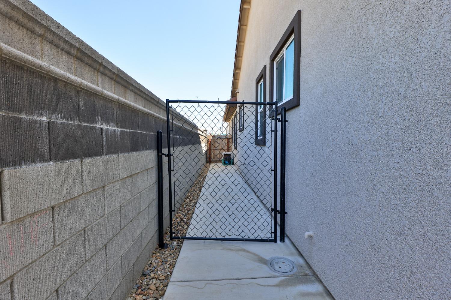 Detail Gallery Image 47 of 52 For 2403 Tribeca Ave, Manteca,  CA 95337 - 3 Beds | 3 Baths
