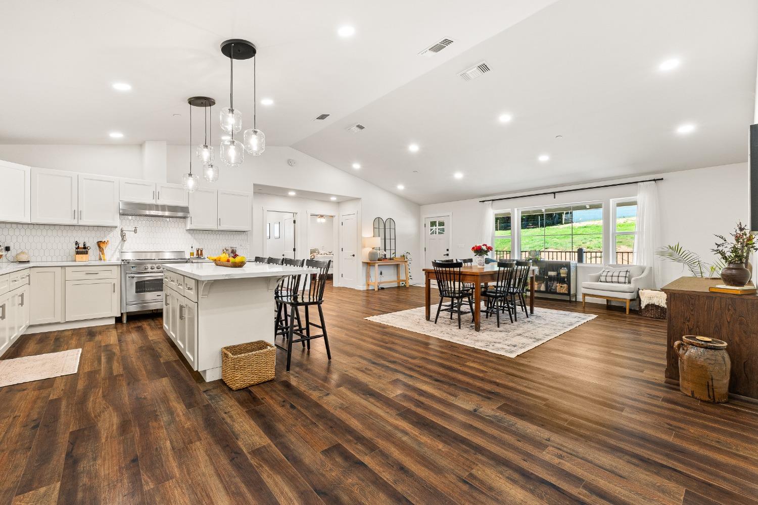 Detail Gallery Image 10 of 47 For 4046 Empire Creek Cir, Georgetown,  CA 95634 - 3 Beds | 2 Baths
