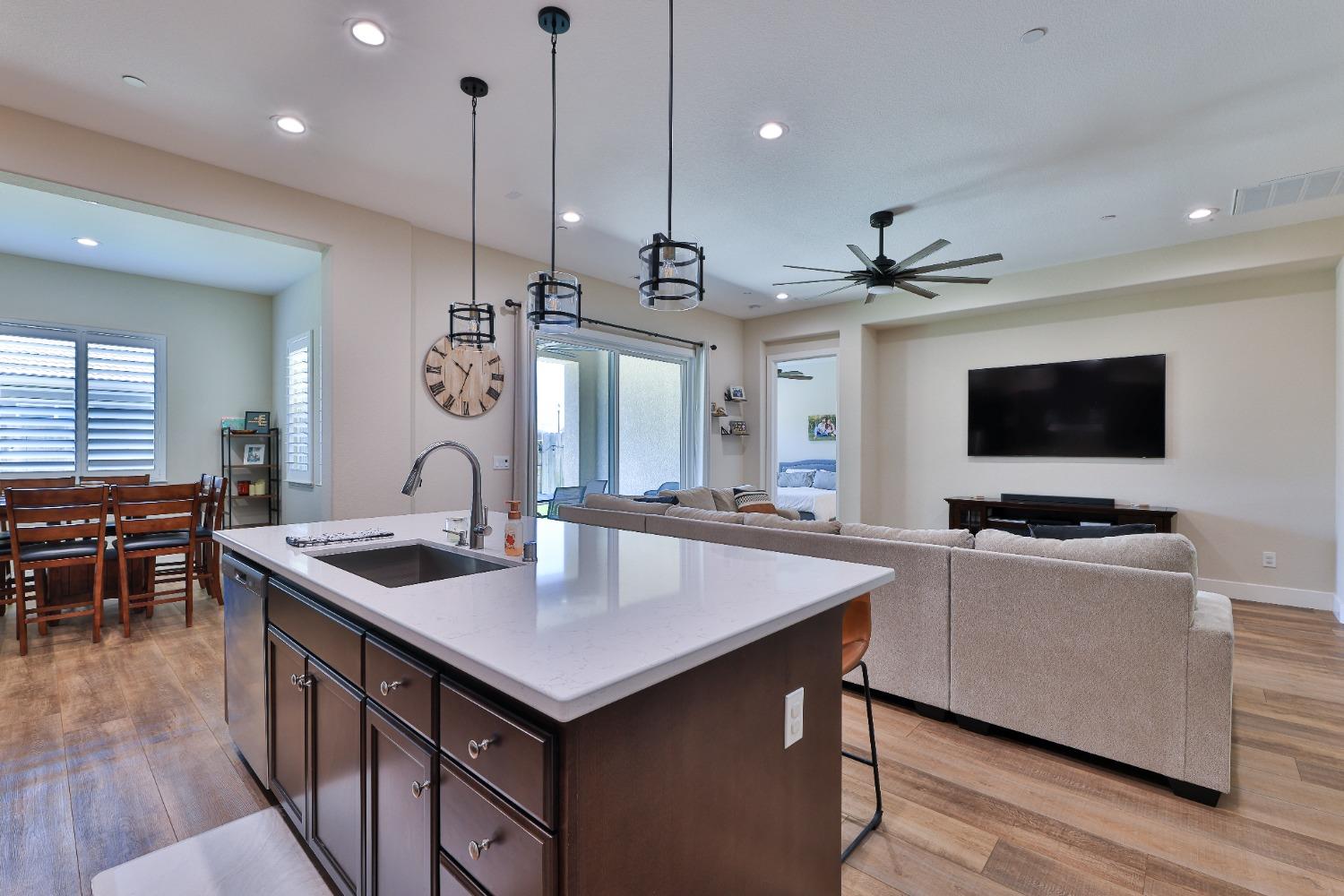 Detail Gallery Image 14 of 52 For 2403 Tribeca Ave, Manteca,  CA 95337 - 3 Beds | 3 Baths