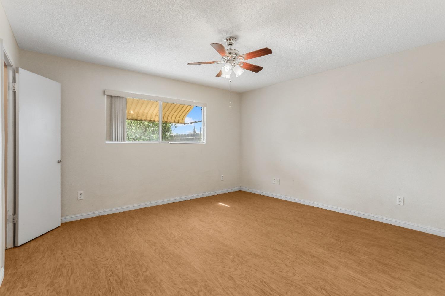Detail Gallery Image 16 of 24 For 907 Ash Ave, Los Banos,  CA 93635 - 3 Beds | 1/1 Baths
