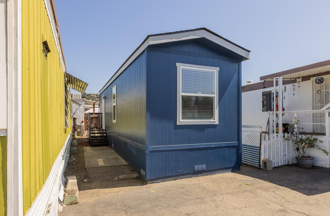 Detail Gallery Image 2 of 9 For 1550 162nd Ave 47, San Leandro,  CA 94578 - 1 Beds | 1 Baths