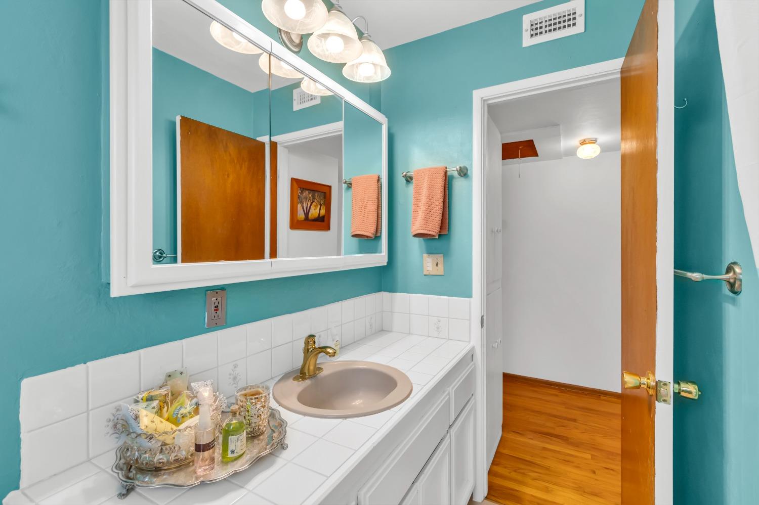 Aramon Drive, Rancho Cordova, California image 28