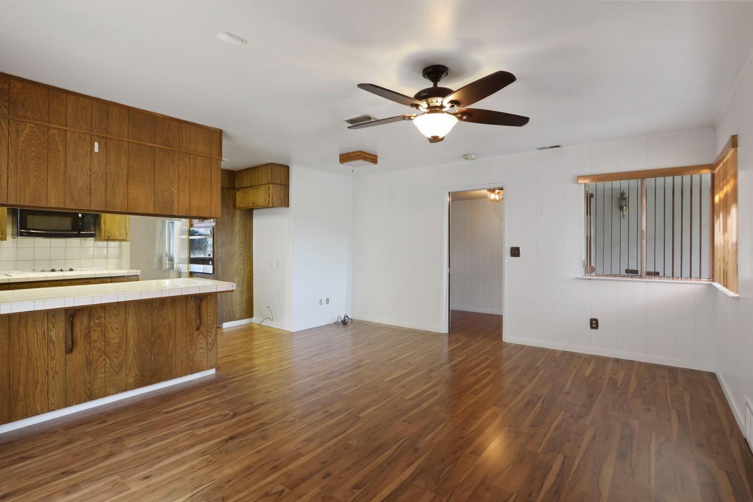 Detail Gallery Image 12 of 36 For 219 Mckelvey Ave, Stockton,  CA 95210 - 3 Beds | 2 Baths