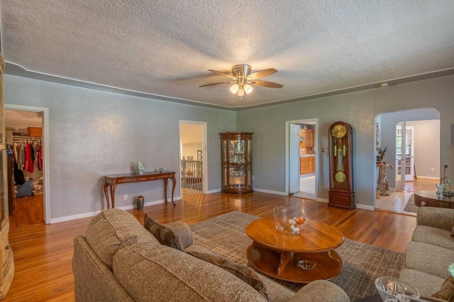 Detail Gallery Image 16 of 43 For 2019 Lee Rae Ct, Turlock,  CA 95380 - 5 Beds | 3 Baths
