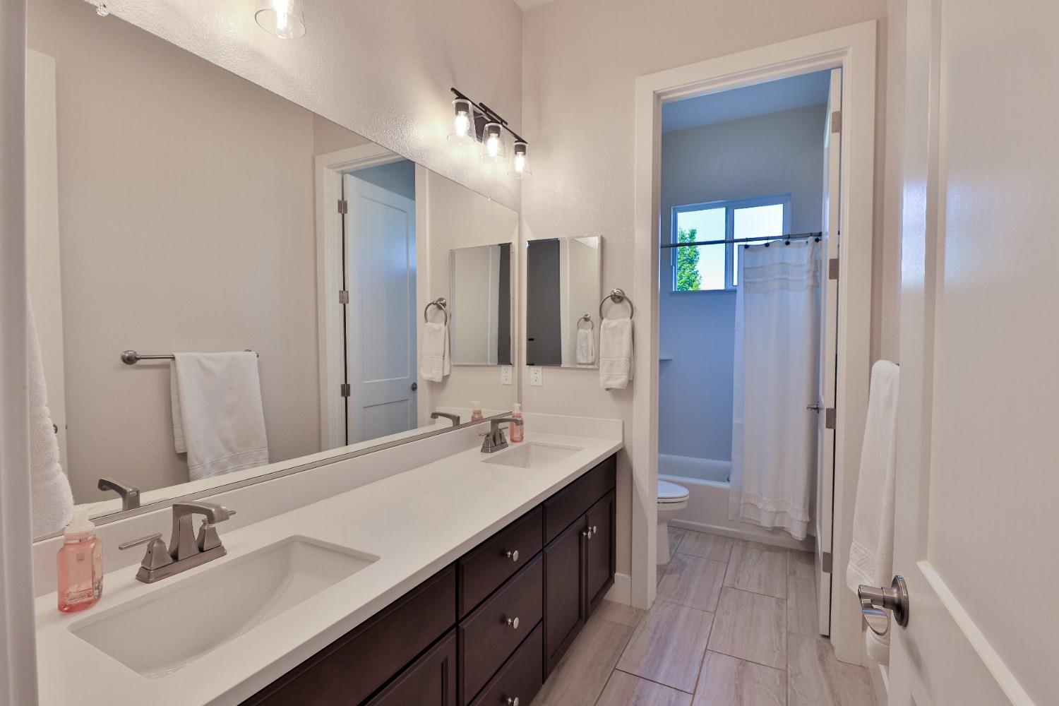 Detail Gallery Image 36 of 52 For 2403 Tribeca Ave, Manteca,  CA 95337 - 3 Beds | 3 Baths