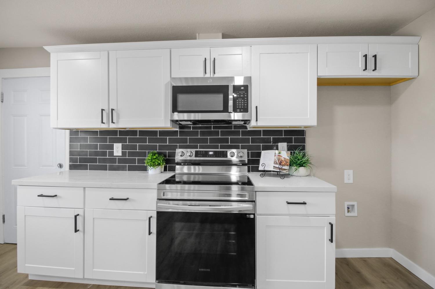 Detail Gallery Image 9 of 33 For 18826 Ca-113, Knights Landing,  CA 95645 - 3 Beds | 1 Baths