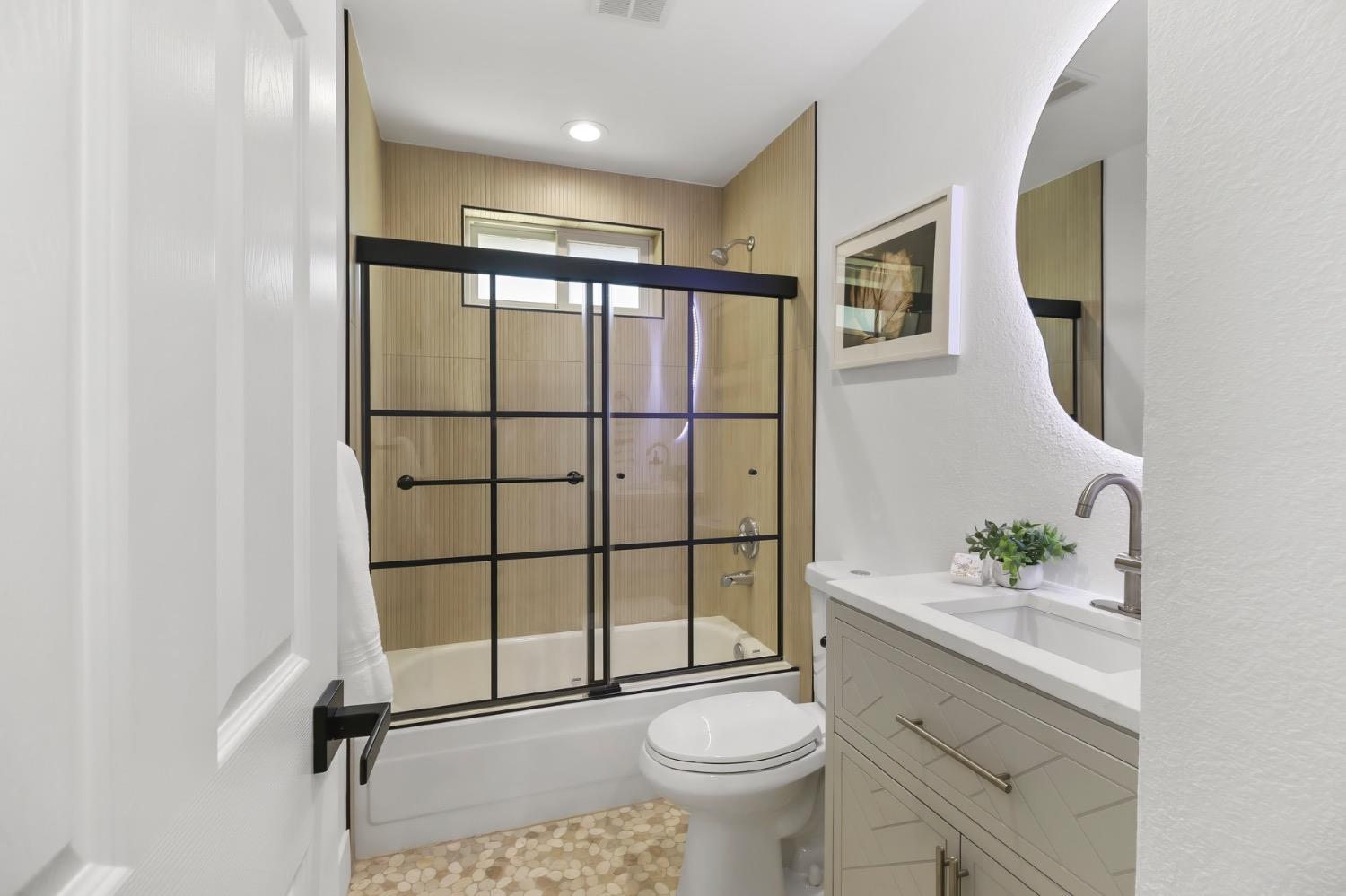 Detail Gallery Image 42 of 59 For 6550 Riverside Blvd, Sacramento,  CA 95831 - 3 Beds | 2 Baths