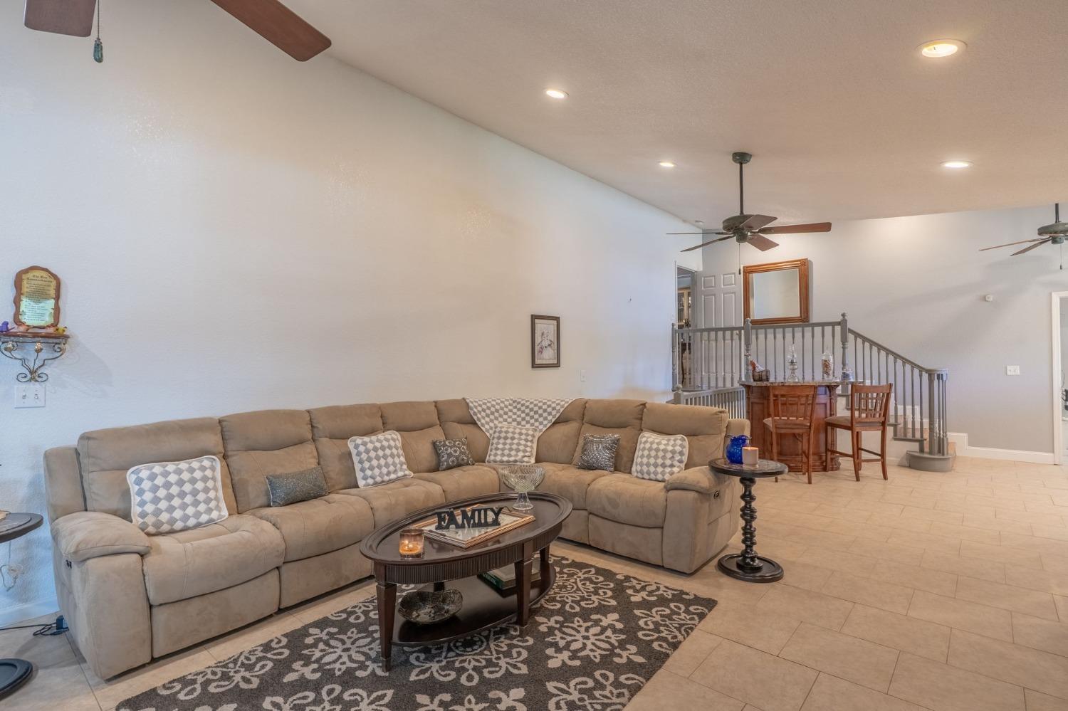 Detail Gallery Image 15 of 43 For 2019 Lee Rae Ct, Turlock,  CA 95380 - 5 Beds | 3 Baths