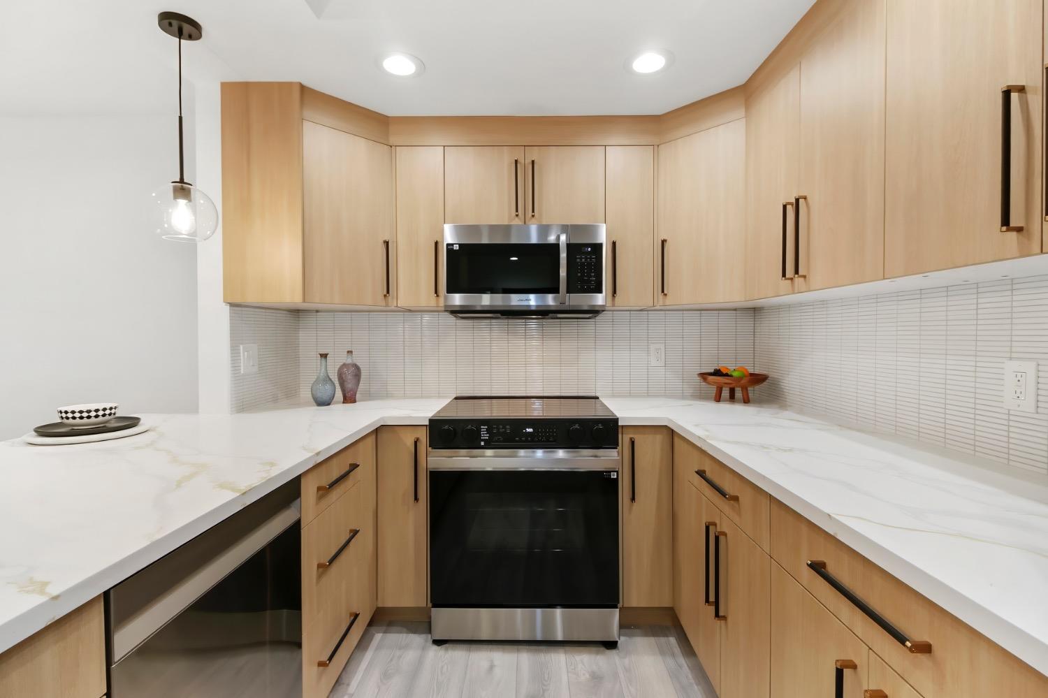 Detail Gallery Image 25 of 59 For 6550 Riverside Blvd, Sacramento,  CA 95831 - 3 Beds | 2 Baths