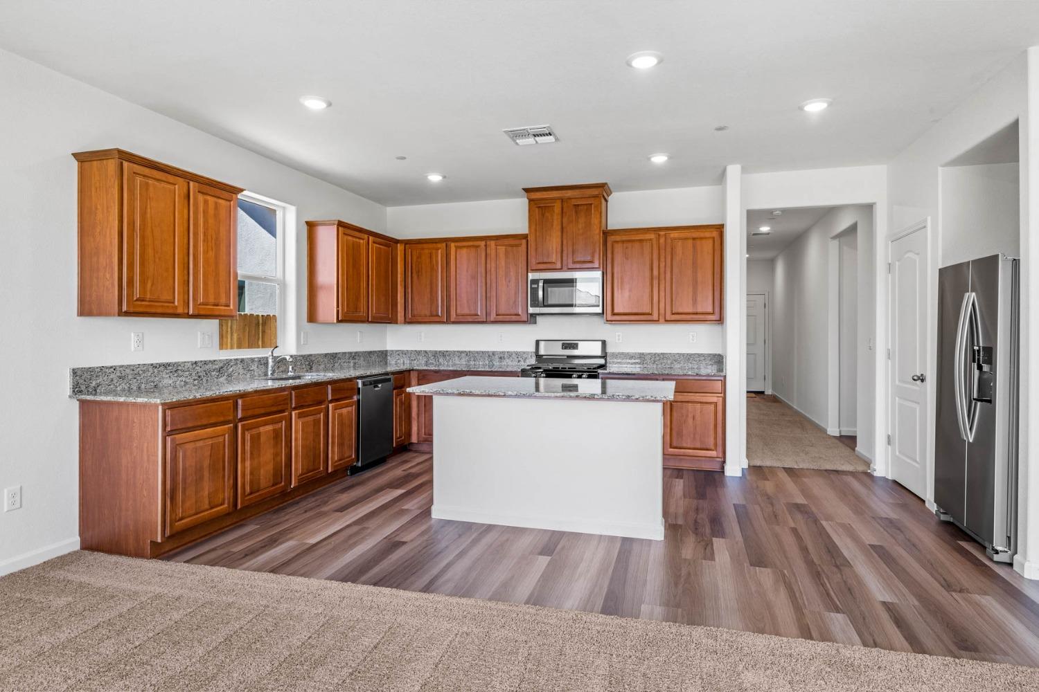 Detail Gallery Image 4 of 11 For 2214 Nicklaus, Linda,  CA 95901 - 3 Beds | 2 Baths