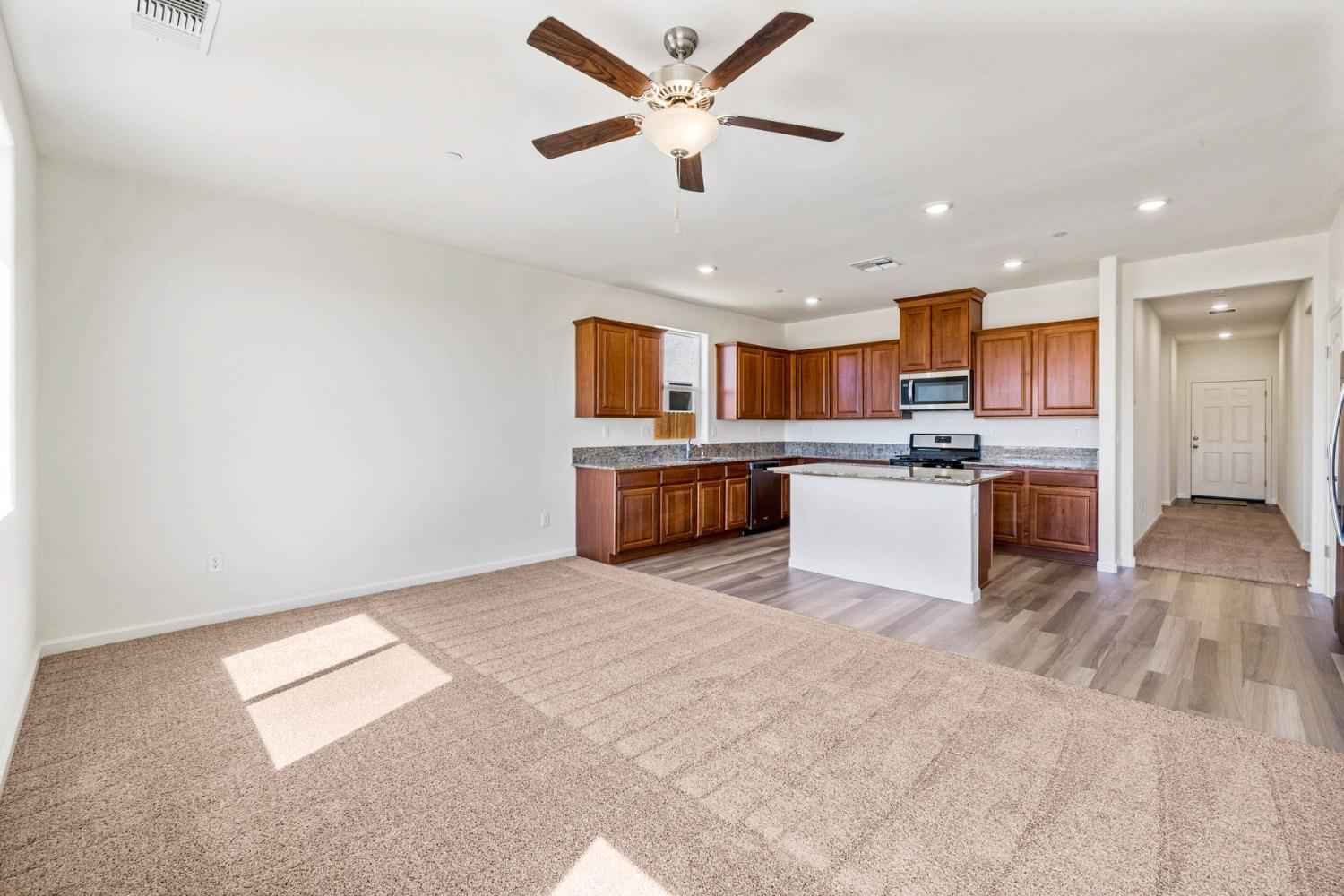 Detail Gallery Image 3 of 11 For 2214 Nicklaus, Linda,  CA 95901 - 3 Beds | 2 Baths