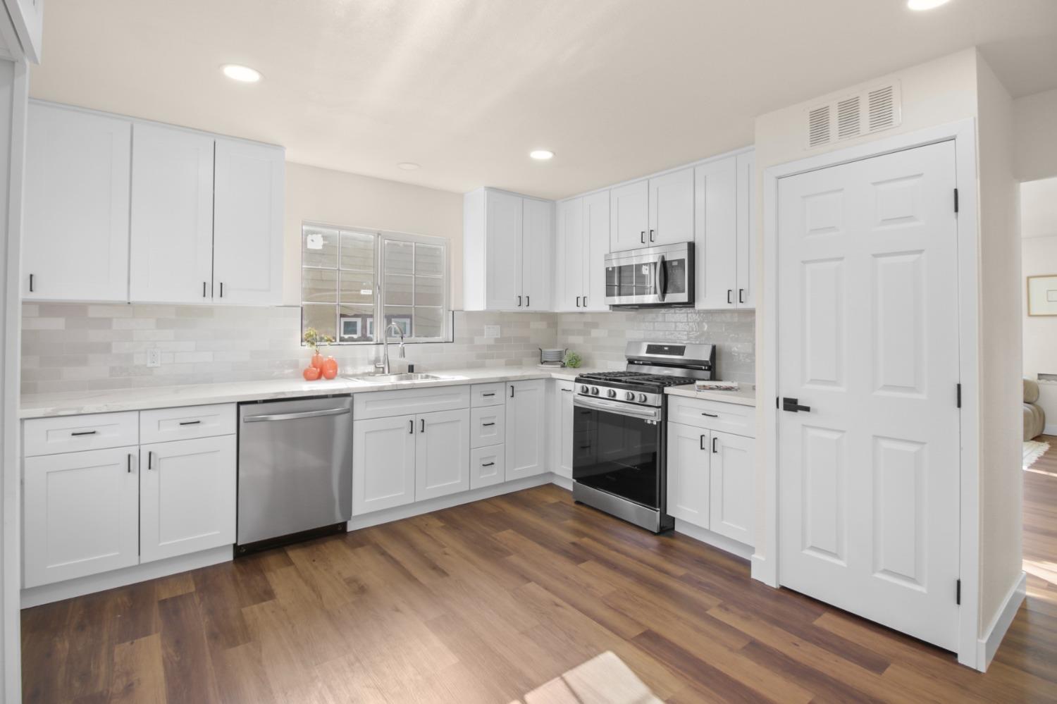 Detail Gallery Image 12 of 41 For 4407 4th Ave, Sacramento,  CA 95817 - – Beds | – Baths