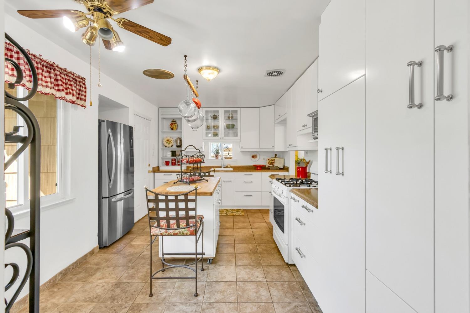 Aramon Drive, Rancho Cordova, California image 14