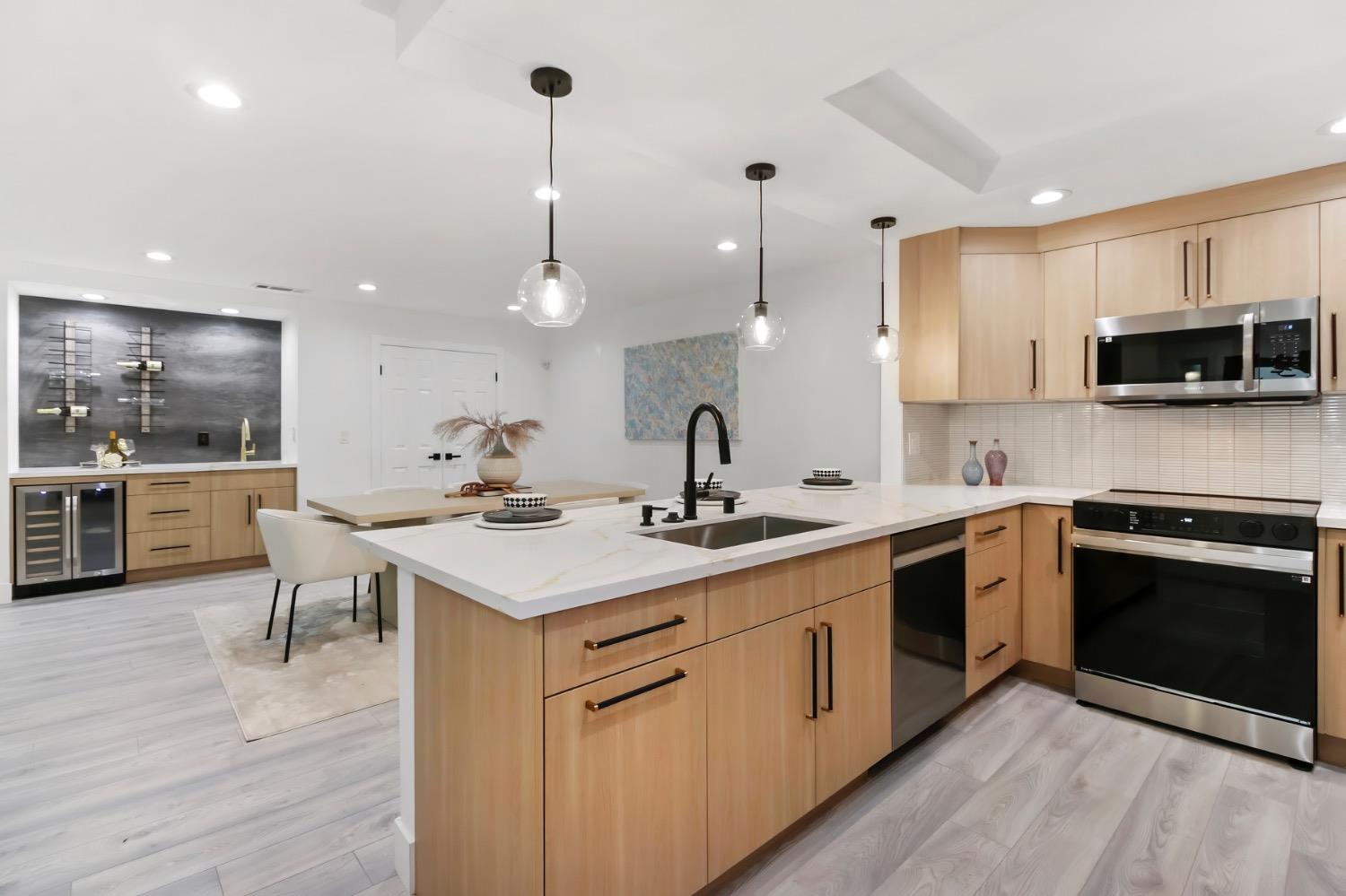 Detail Gallery Image 26 of 59 For 6550 Riverside Blvd, Sacramento,  CA 95831 - 3 Beds | 2 Baths