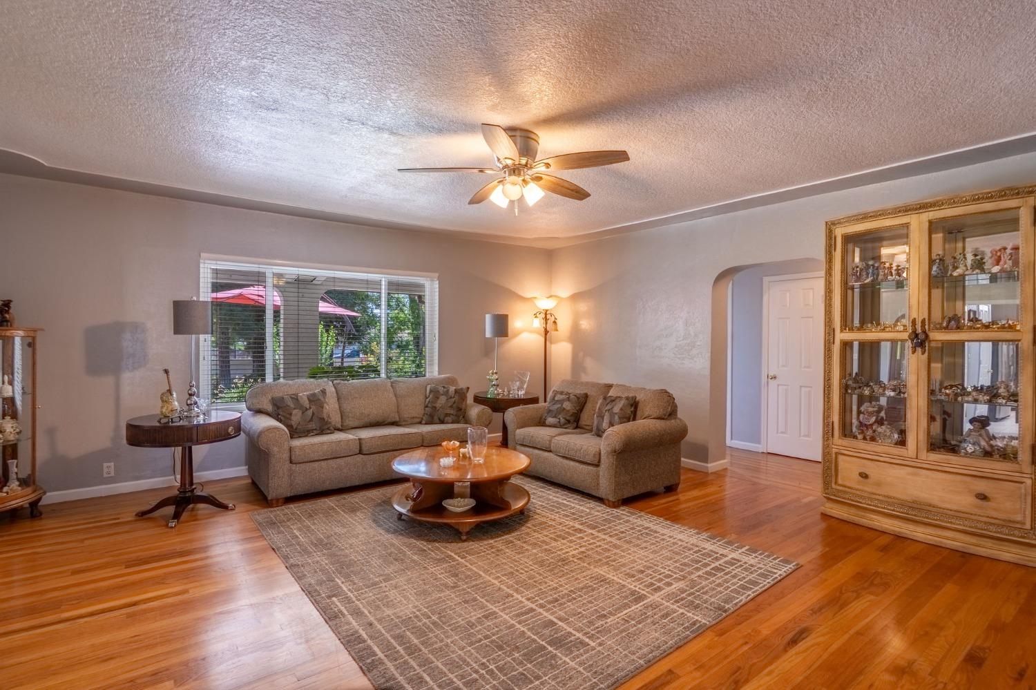 Detail Gallery Image 14 of 43 For 2019 Lee Rae Ct, Turlock,  CA 95380 - 5 Beds | 3 Baths