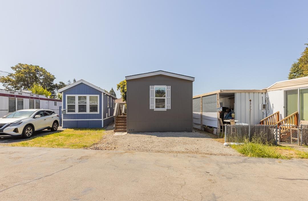 Detail Gallery Image 2 of 14 For 1550 162nd Ave 6, San Leandro,  CA 94578 - 2 Beds | 2 Baths