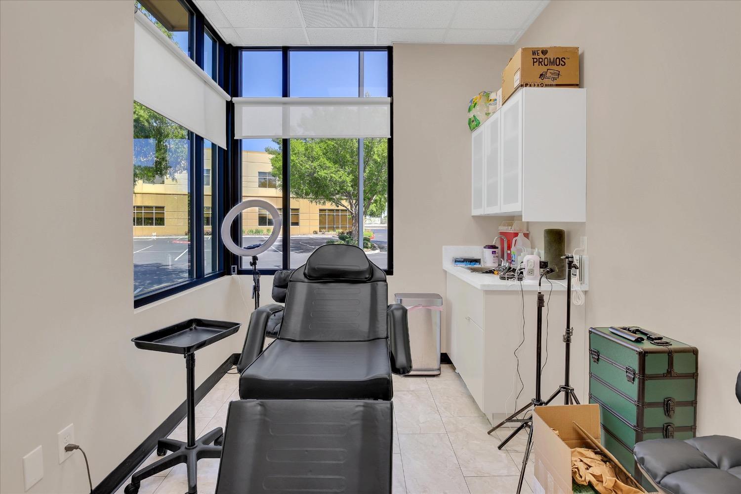 Detail Gallery Image 27 of 30 For 9307 Laguna Springs Dr #100,  Elk Grove,  CA 95758 - – Beds | – Baths