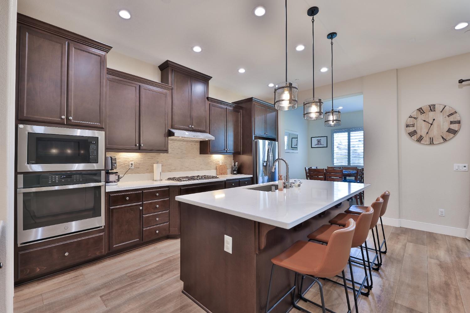 Detail Gallery Image 8 of 52 For 2403 Tribeca Ave, Manteca,  CA 95337 - 3 Beds | 3 Baths