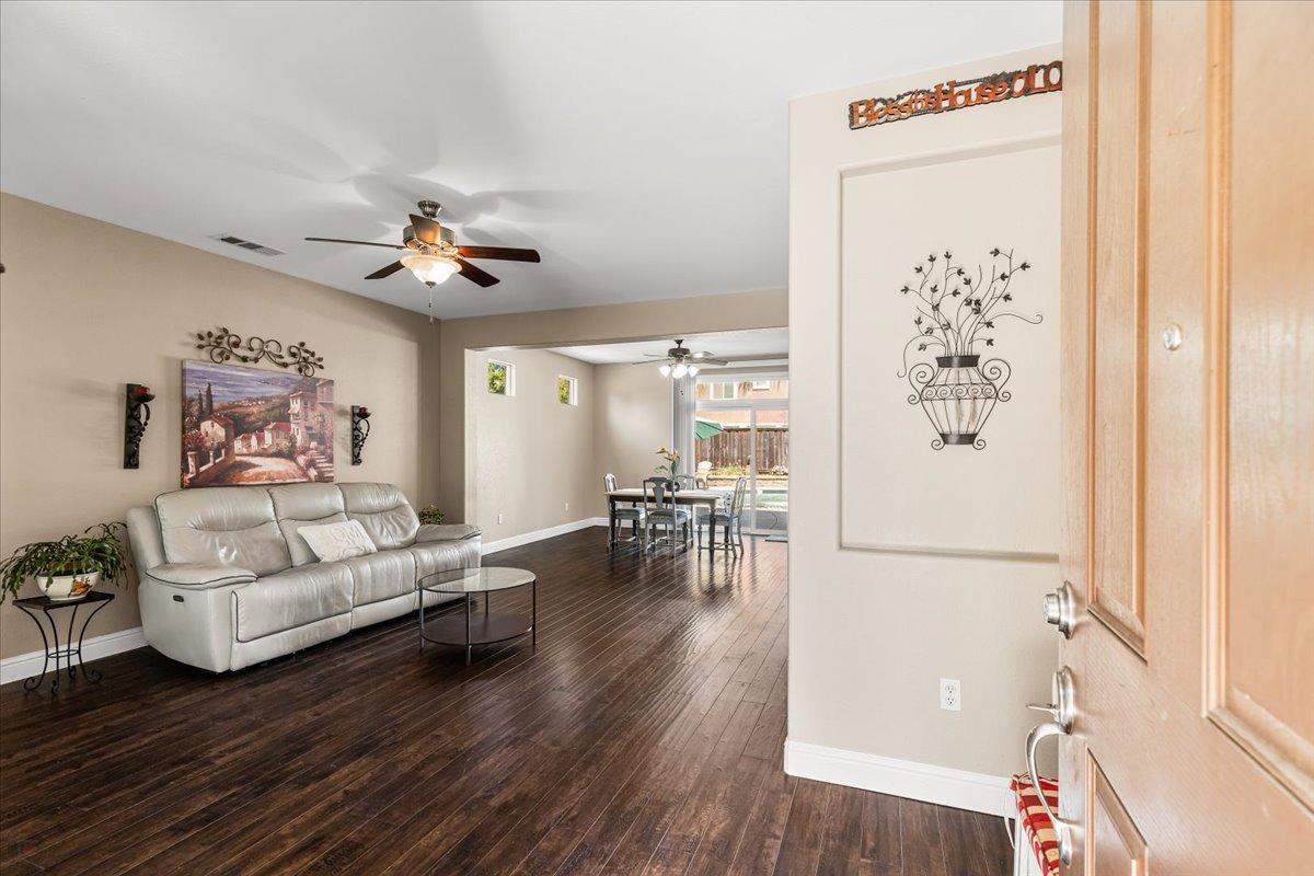 Detail Gallery Image 6 of 86 For 2060 Tarpan Way #22,  Oakdale,  CA 95361 - 4 Beds | 2/1 Baths