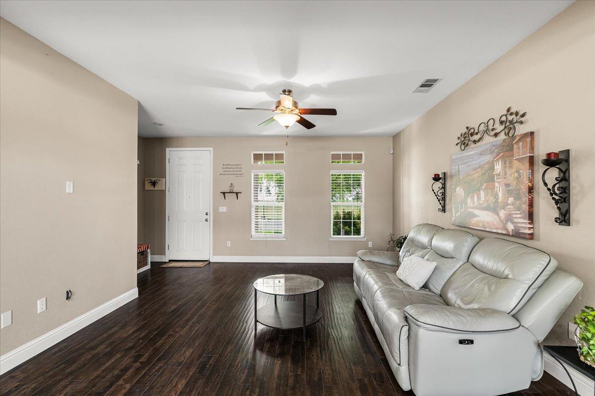 Detail Gallery Image 10 of 86 For 2060 Tarpan Way #22,  Oakdale,  CA 95361 - 4 Beds | 2/1 Baths