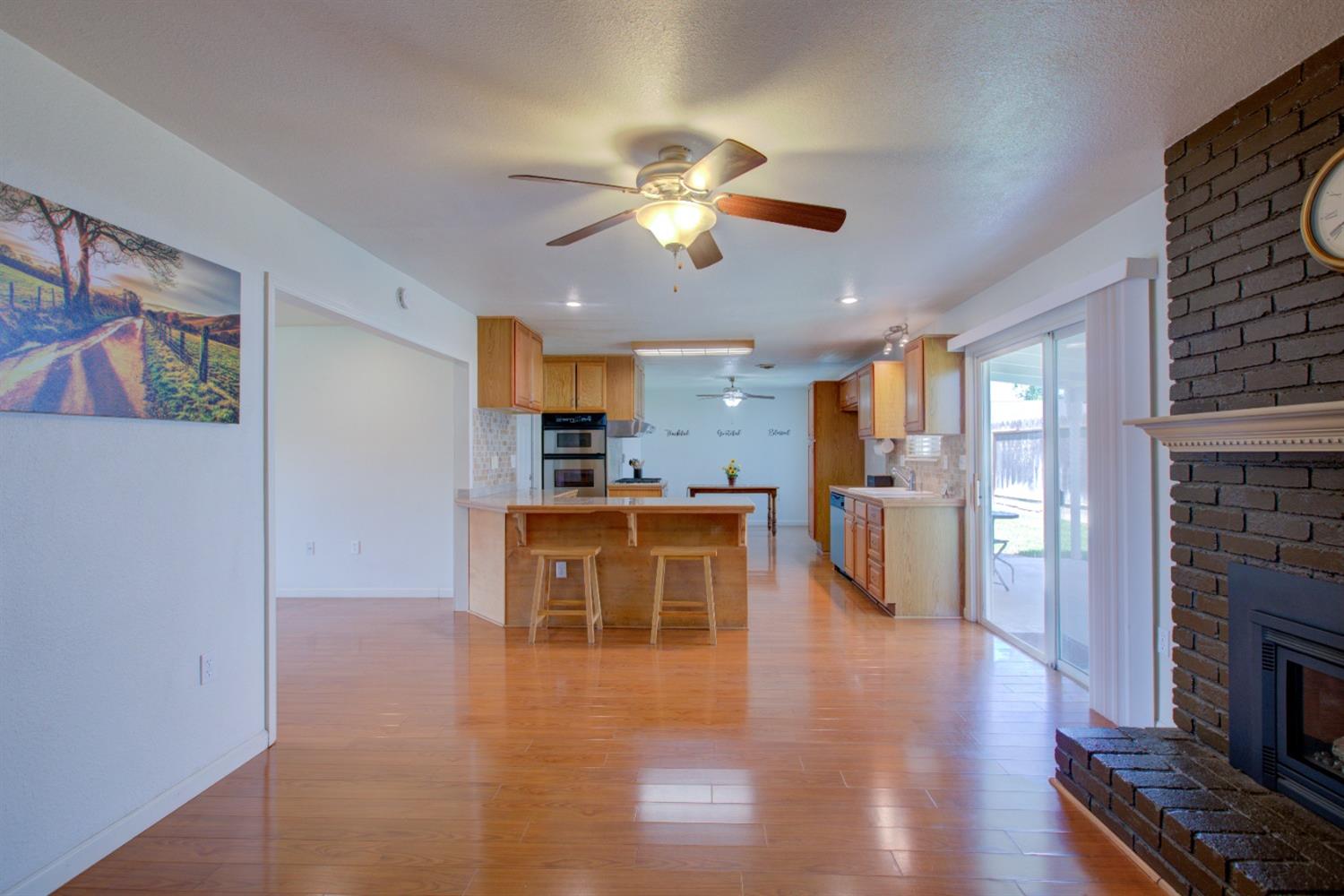 Darlene Lane, Modesto, California image 15