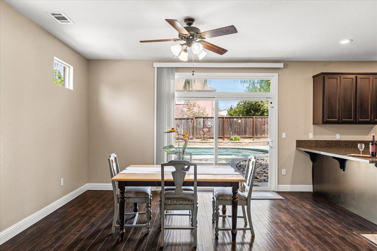 Detail Gallery Image 11 of 86 For 2060 Tarpan Way #22,  Oakdale,  CA 95361 - 4 Beds | 2/1 Baths