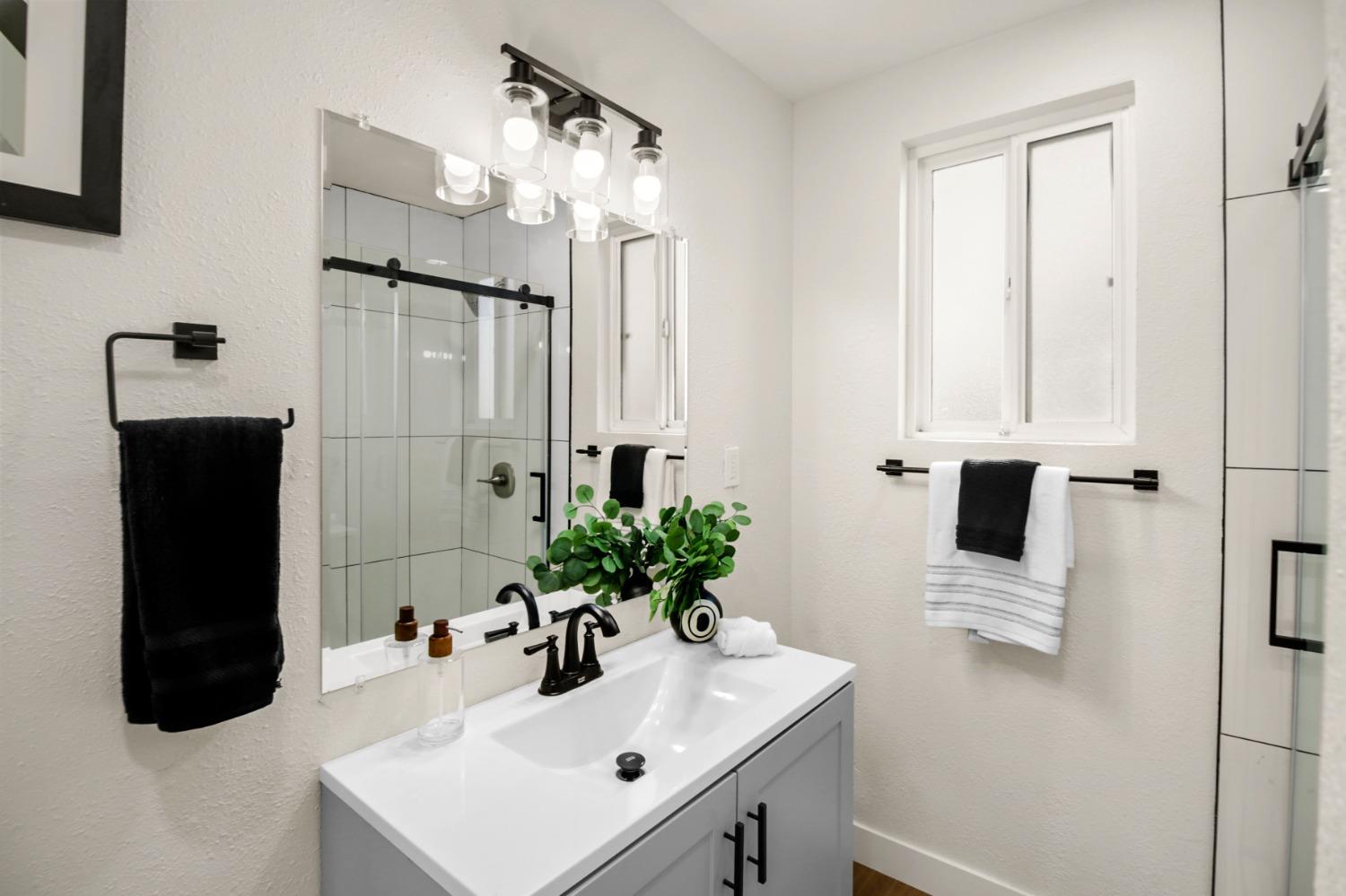 Detail Gallery Image 19 of 41 For 4407 4th Ave, Sacramento,  CA 95817 - – Beds | – Baths