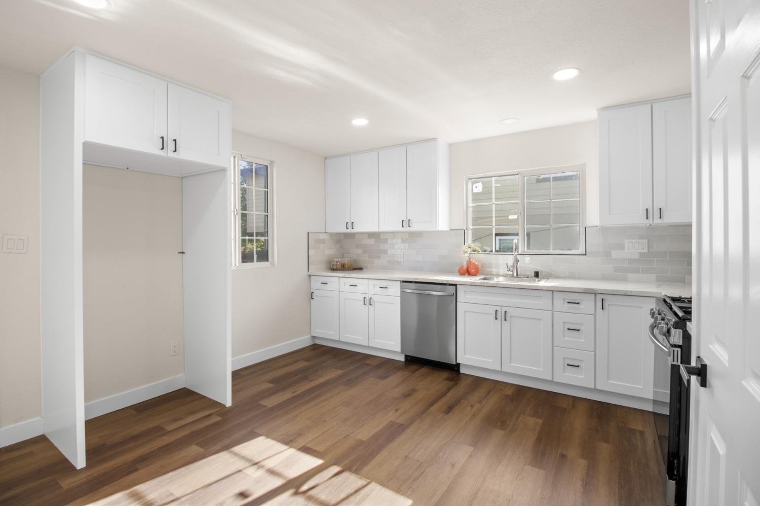 Detail Gallery Image 11 of 41 For 4407 4th Ave, Sacramento,  CA 95817 - – Beds | – Baths