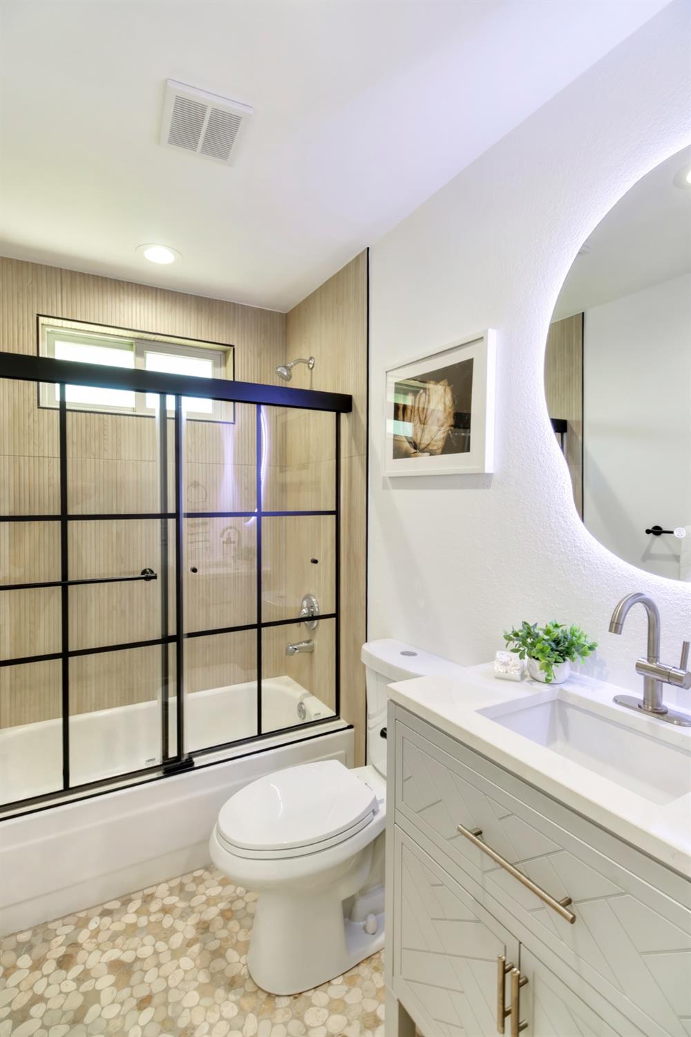 Detail Gallery Image 44 of 59 For 6550 Riverside Blvd, Sacramento,  CA 95831 - 3 Beds | 2 Baths