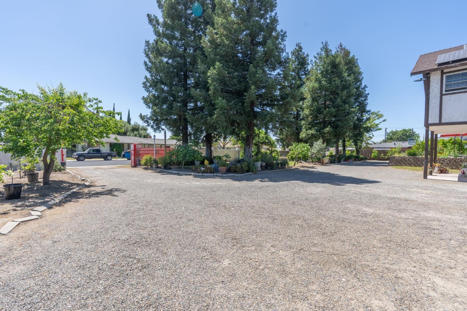 Detail Gallery Image 5 of 43 For 2019 Lee Rae Ct, Turlock,  CA 95380 - 5 Beds | 3 Baths