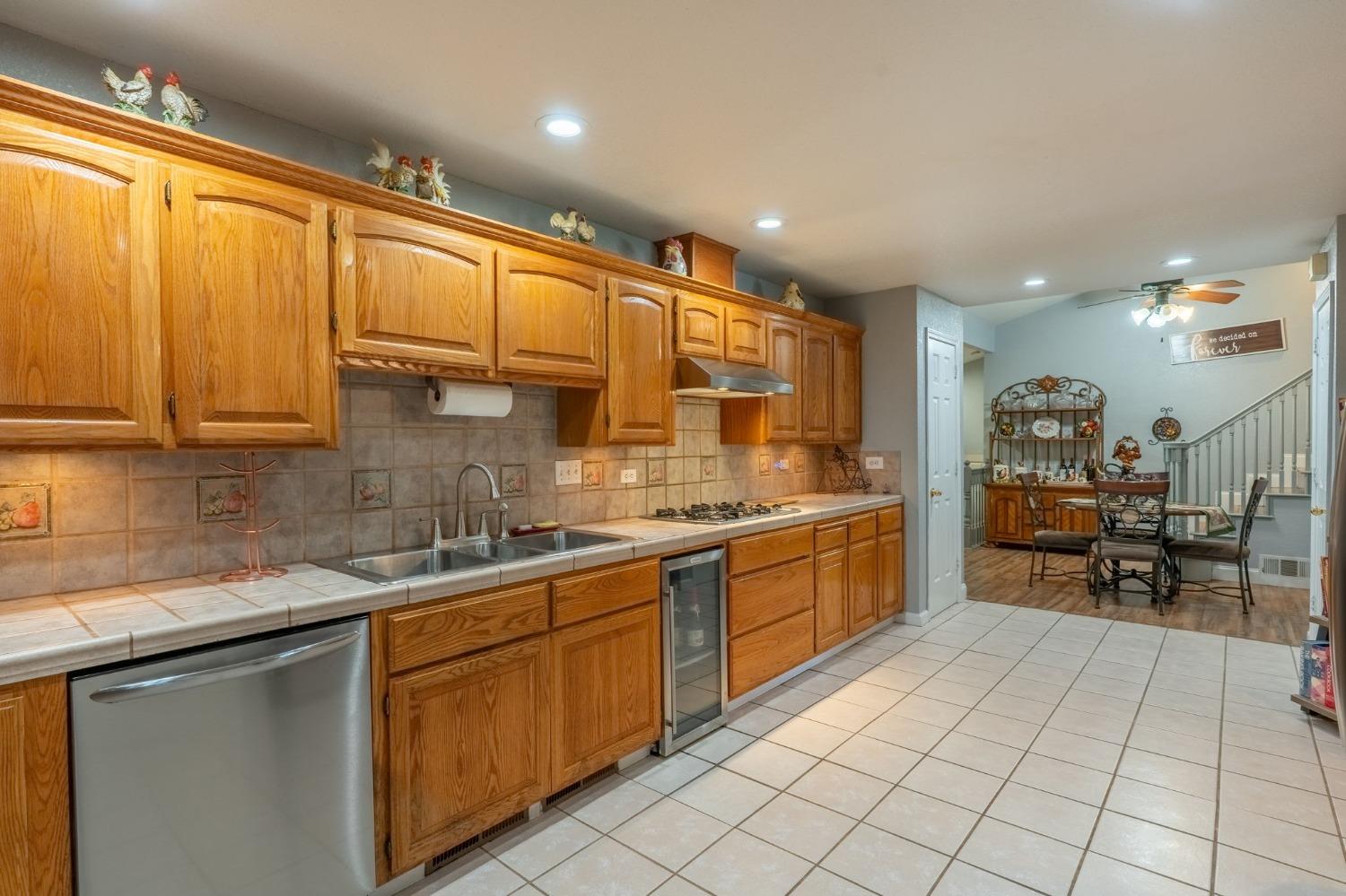 Detail Gallery Image 17 of 43 For 2019 Lee Rae Ct, Turlock,  CA 95380 - 5 Beds | 3 Baths