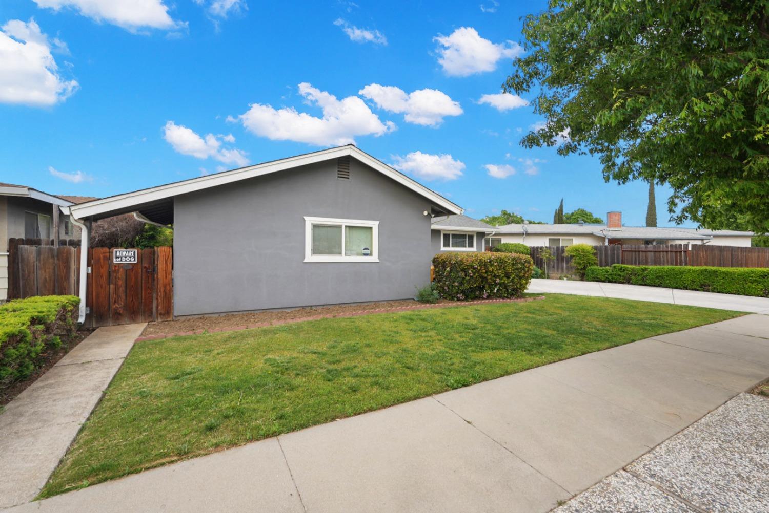 Detail Gallery Image 4 of 33 For 216 S 6th St, Patterson,  CA 95363 - 3 Beds | 2 Baths
