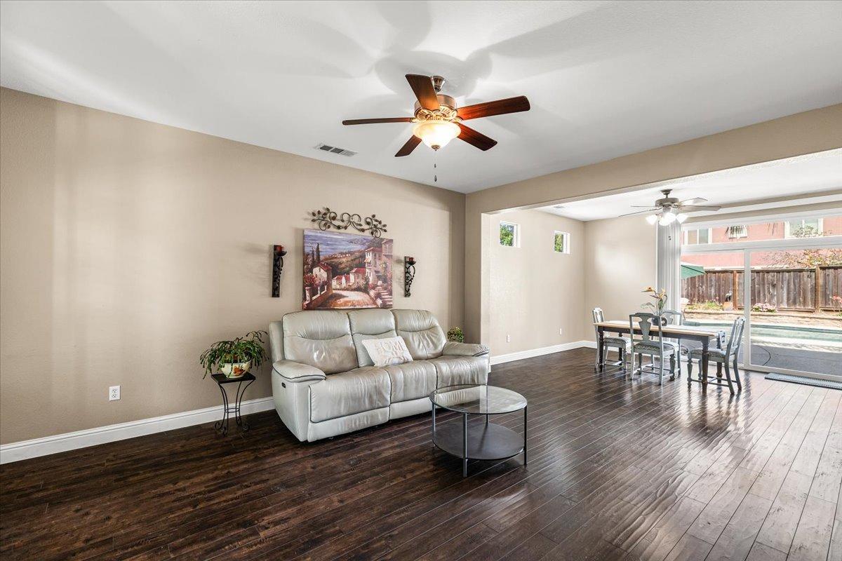 Detail Gallery Image 7 of 86 For 2060 Tarpan Way #22,  Oakdale,  CA 95361 - 4 Beds | 2/1 Baths