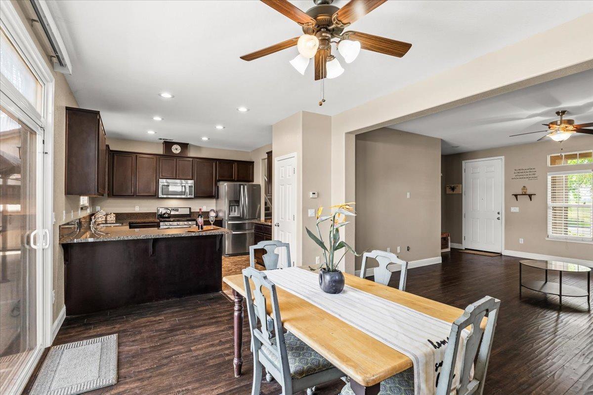 Detail Gallery Image 13 of 86 For 2060 Tarpan Way #22,  Oakdale,  CA 95361 - 4 Beds | 2/1 Baths