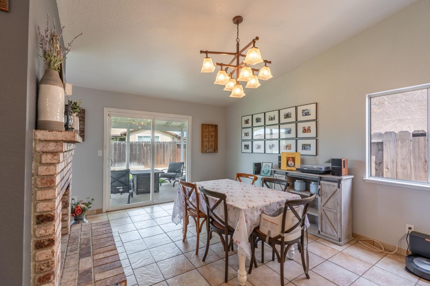 Detail Gallery Image 11 of 29 For 7001 White Pine Way, Hughson,  CA 95326 - 3 Beds | 2 Baths