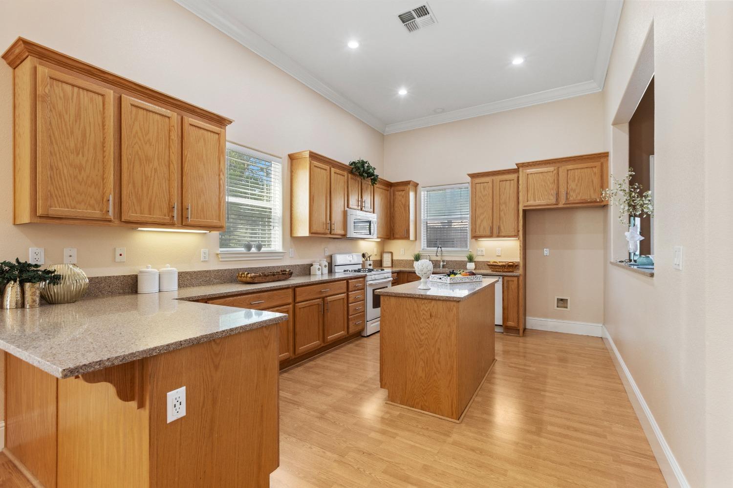 Detail Gallery Image 23 of 79 For 8839 San Badger Way, Elk Grove,  CA 95624 - 4 Beds | 3/1 Baths