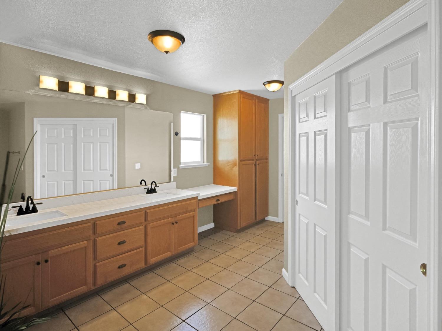 Detail Gallery Image 38 of 73 For 661 Simeon Ct, Ripon,  CA 95366 - 5 Beds | 3 Baths