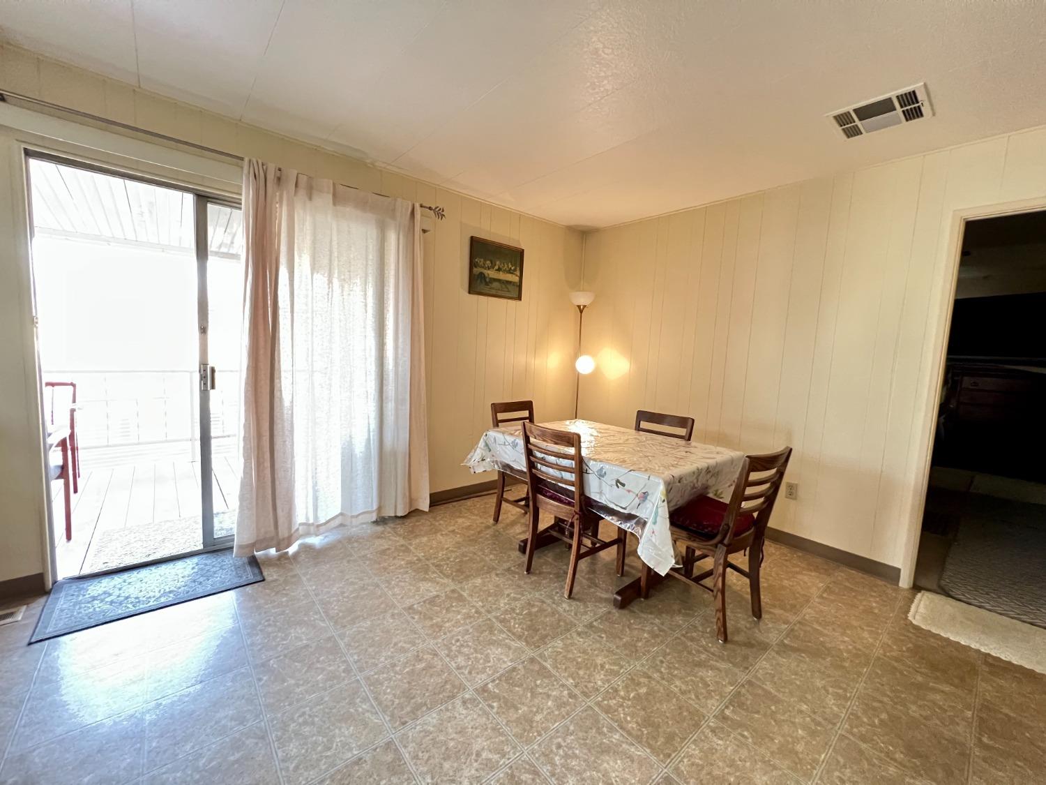Detail Gallery Image 8 of 22 For 1150 W Winton Ave 221, Hayward,  CA 94545 - 2 Beds | 2 Baths