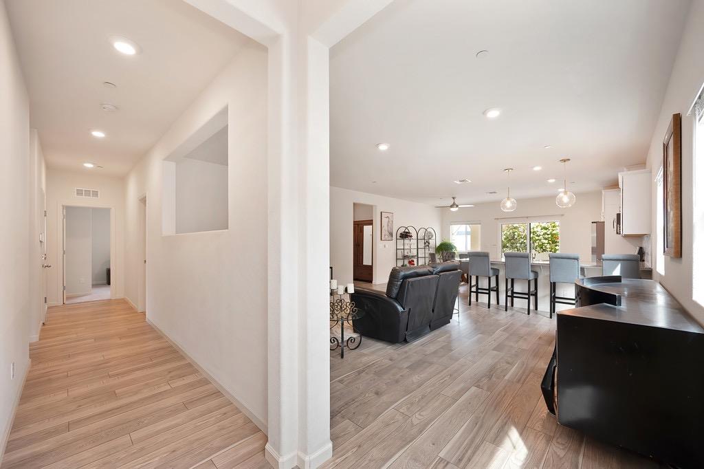 Detail Gallery Image 5 of 33 For 7457 Sobon Ln, Rancho Murieta,  CA 95683 - 3 Beds | 3 Baths