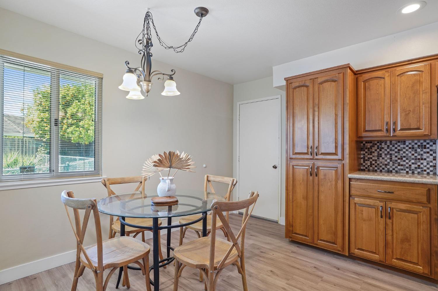 Detail Gallery Image 13 of 28 For 3439 Whitnor Ct, Sacramento,  CA 95821 - 3 Beds | 2 Baths