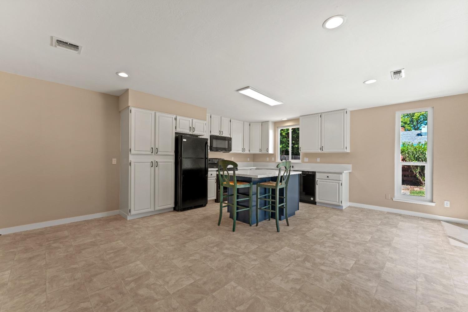 Detail Gallery Image 9 of 26 For 4991 Lippitt Ln, Sacramento,  CA 95820 - 3 Beds | 1 Baths