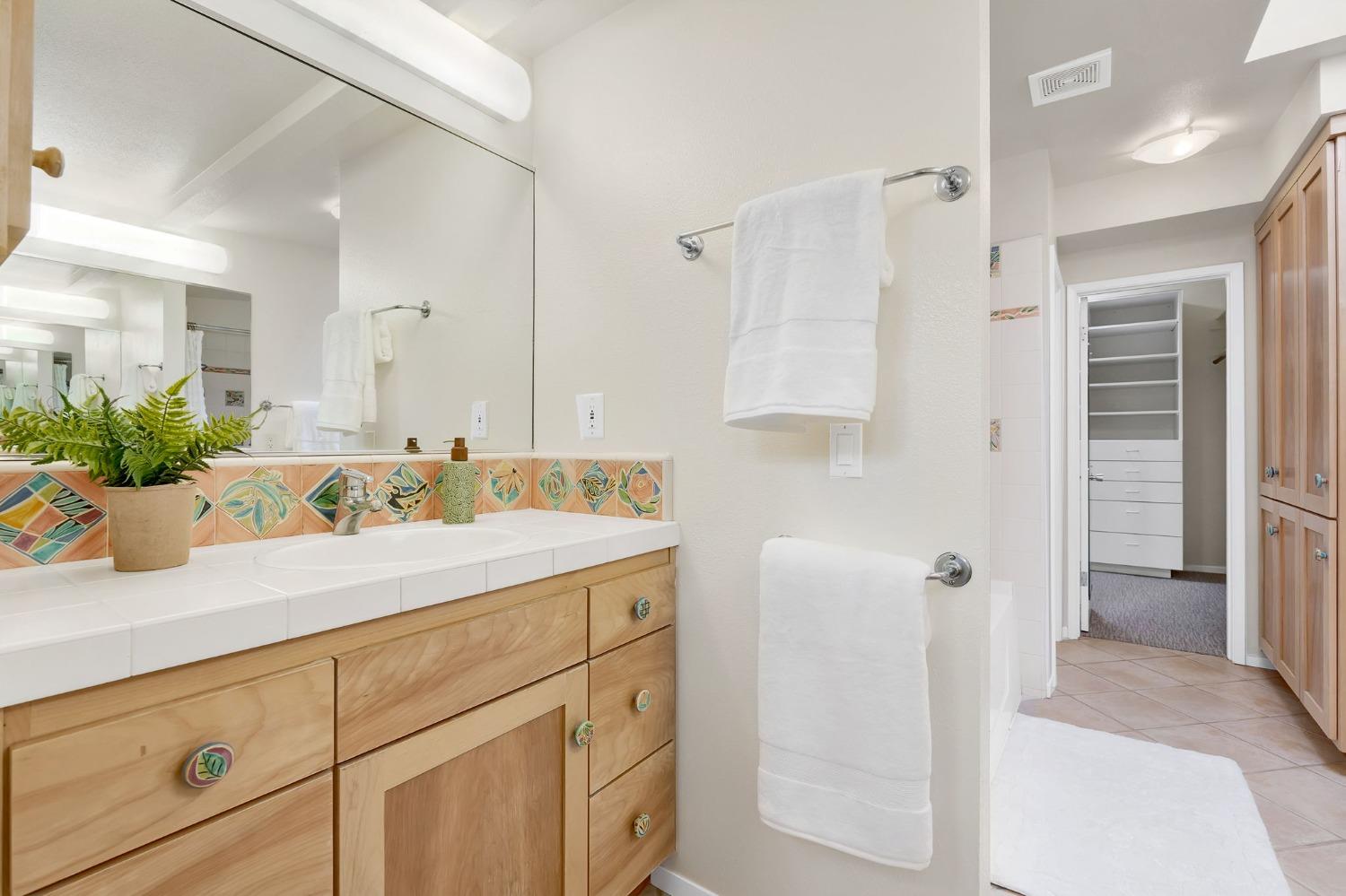Detail Gallery Image 18 of 30 For 1000 Colby Dr, Davis,  CA 95616 - 4 Beds | 2 Baths