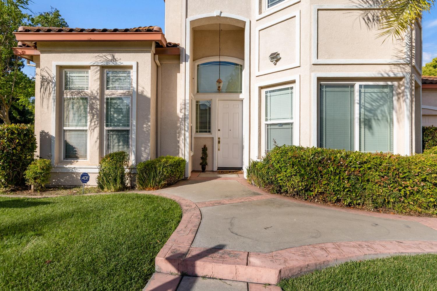 Detail Gallery Image 11 of 79 For 8839 San Badger Way, Elk Grove,  CA 95624 - 4 Beds | 3/1 Baths
