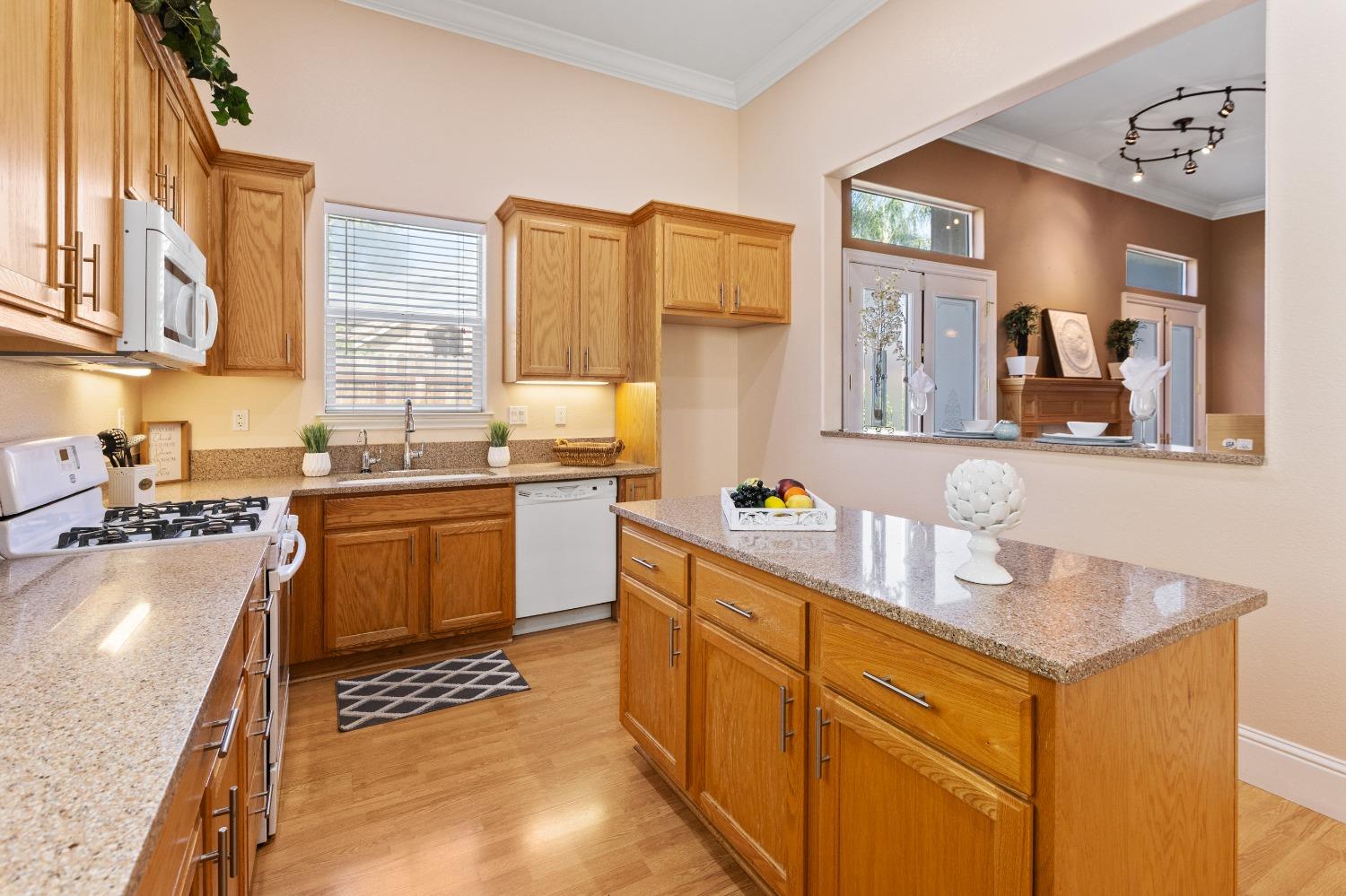 Detail Gallery Image 29 of 79 For 8839 San Badger Way, Elk Grove,  CA 95624 - 4 Beds | 3/1 Baths