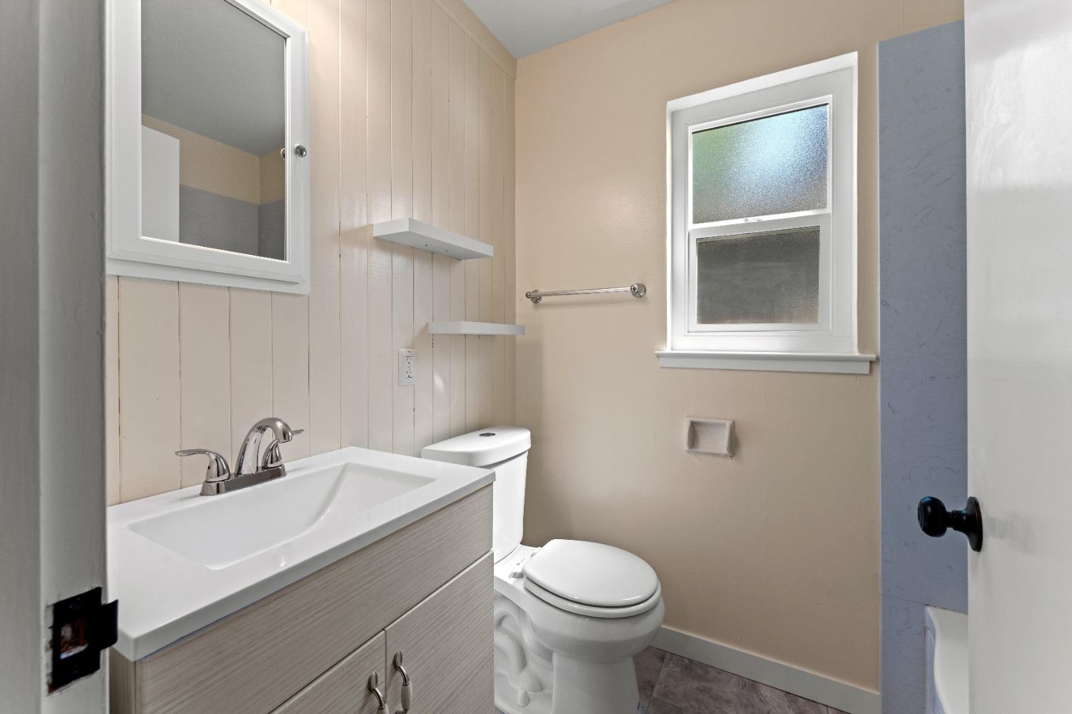 Detail Gallery Image 16 of 26 For 4991 Lippitt Ln, Sacramento,  CA 95820 - 3 Beds | 1 Baths